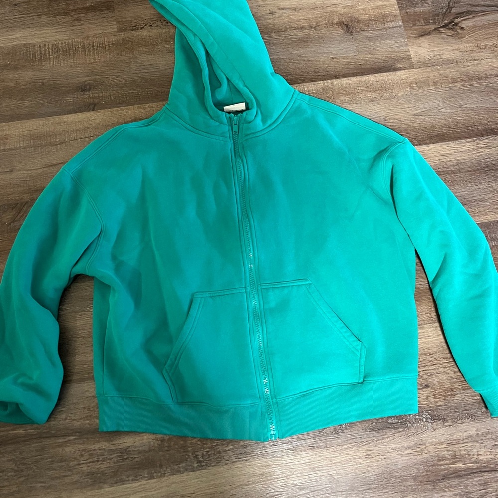 Comfrt crop zip hoodie barely worn
